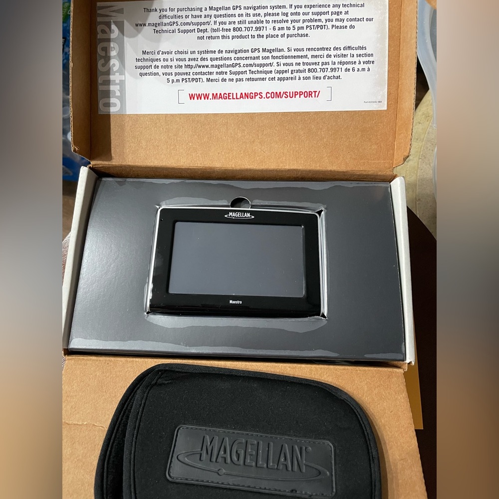 Magellan GPS 4250 with car mount.